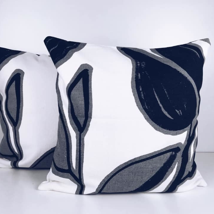 Подушка декоративна рослинний принт ч/б PW-264