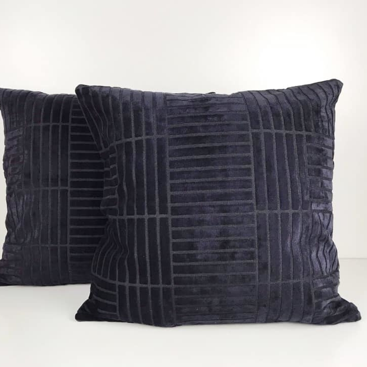 Подушка декоративна велюр фактура чорний PW-272