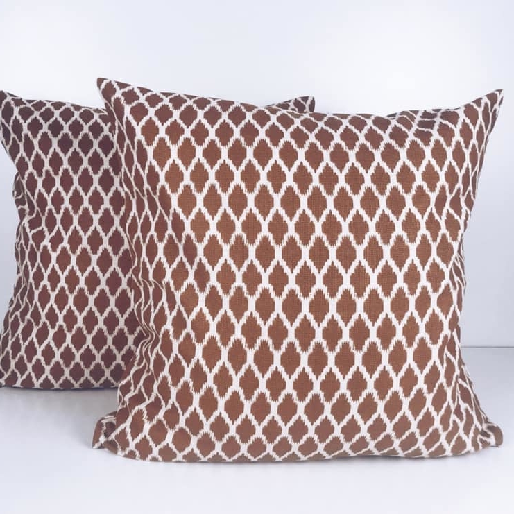 Подушка декоративна ромби малі коричнево-білі PW-280
