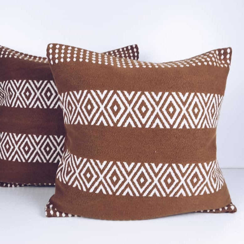 Подушка декоративна смуги з орнаментом коричневі/білі PW-287