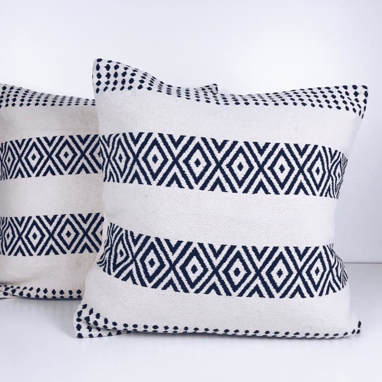 Подушка декоративна смуги з орнаментом ч/б PW-286