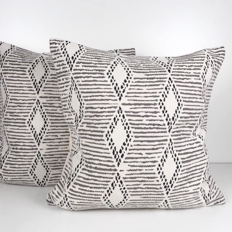 Подушка декоративна графіка ромби ч/б PW-289