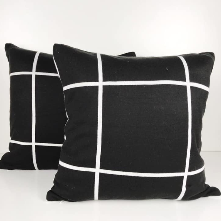 Подушка декоративна чорна білі смуги/клітинки PW-290