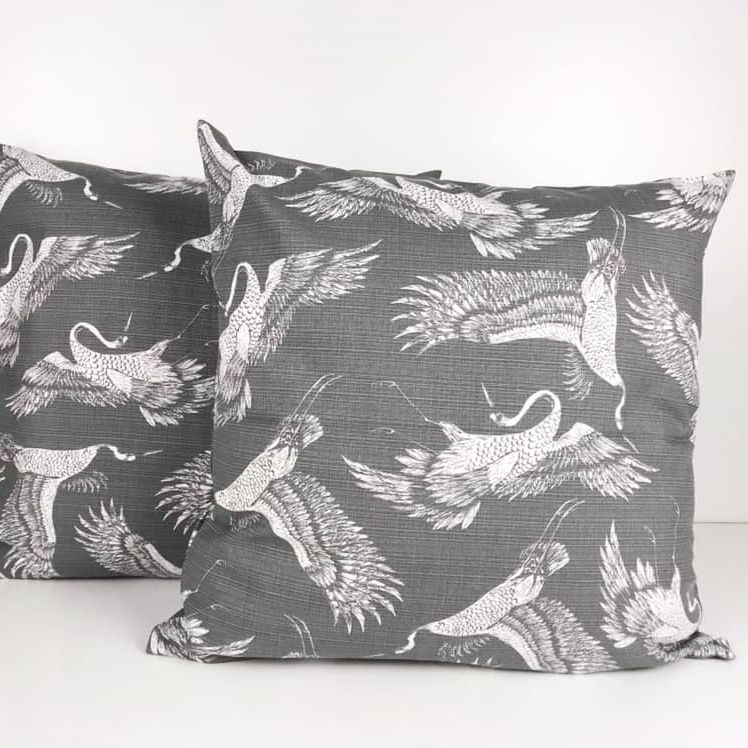 Подушка декоративна сіра з птахами PW-279