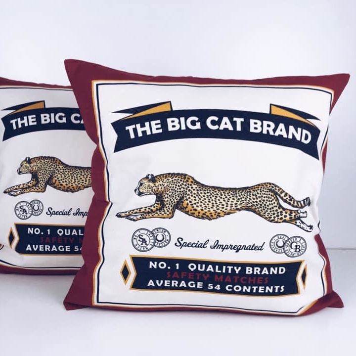 Подушка декоративна у ретро стилі з леопардом PW-283