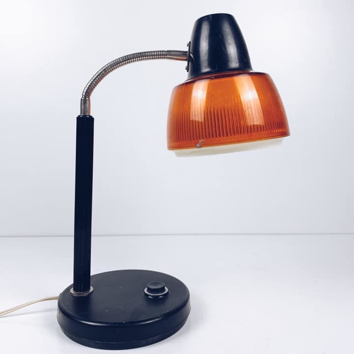 Настільна лампа вінтаж червоний плафон пластик LT-127