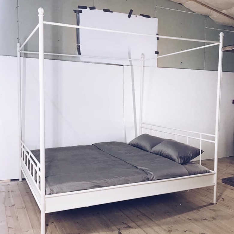 Ліжко 2-спальне 180х200 з балдахіном біле метал BD-006