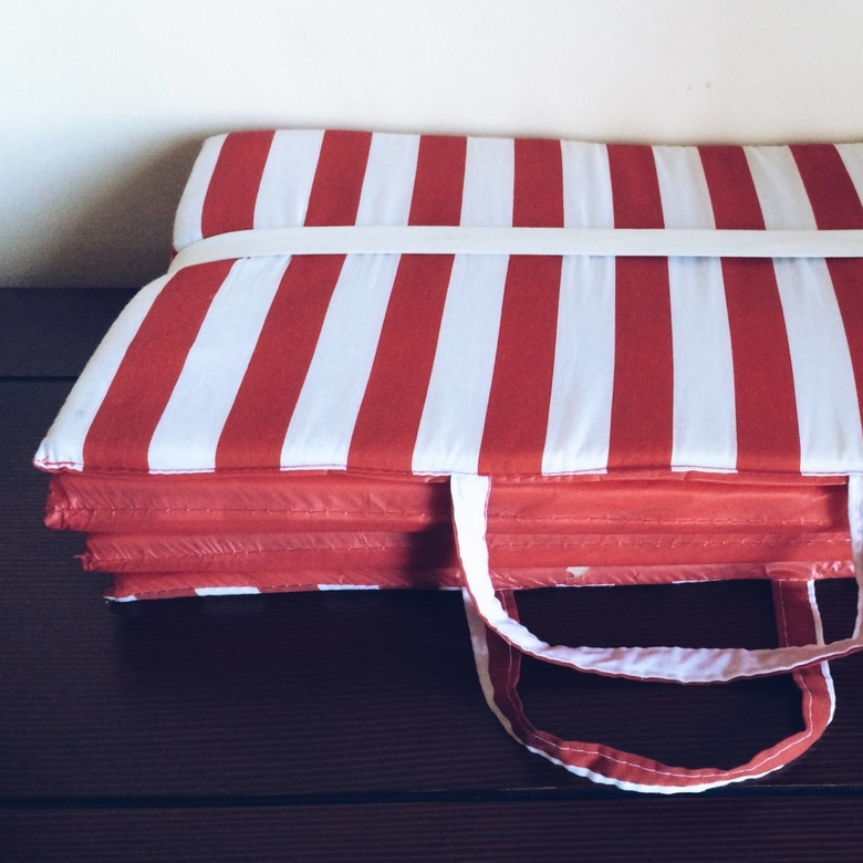 Пляжный матрас складний червоно-біла смужка WR-006