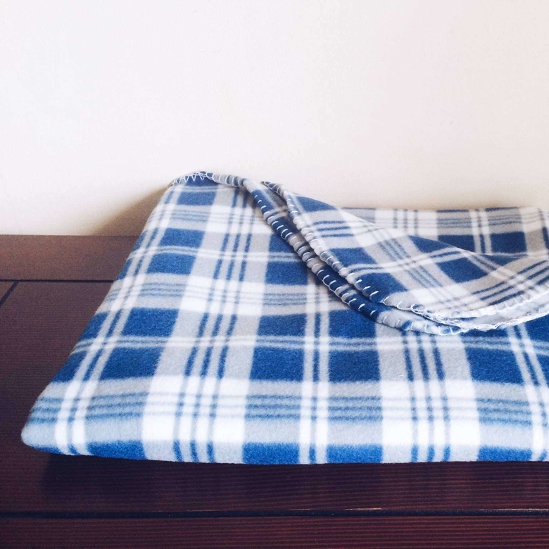 Плед фліс у клітинку сіньо-білу WR-029