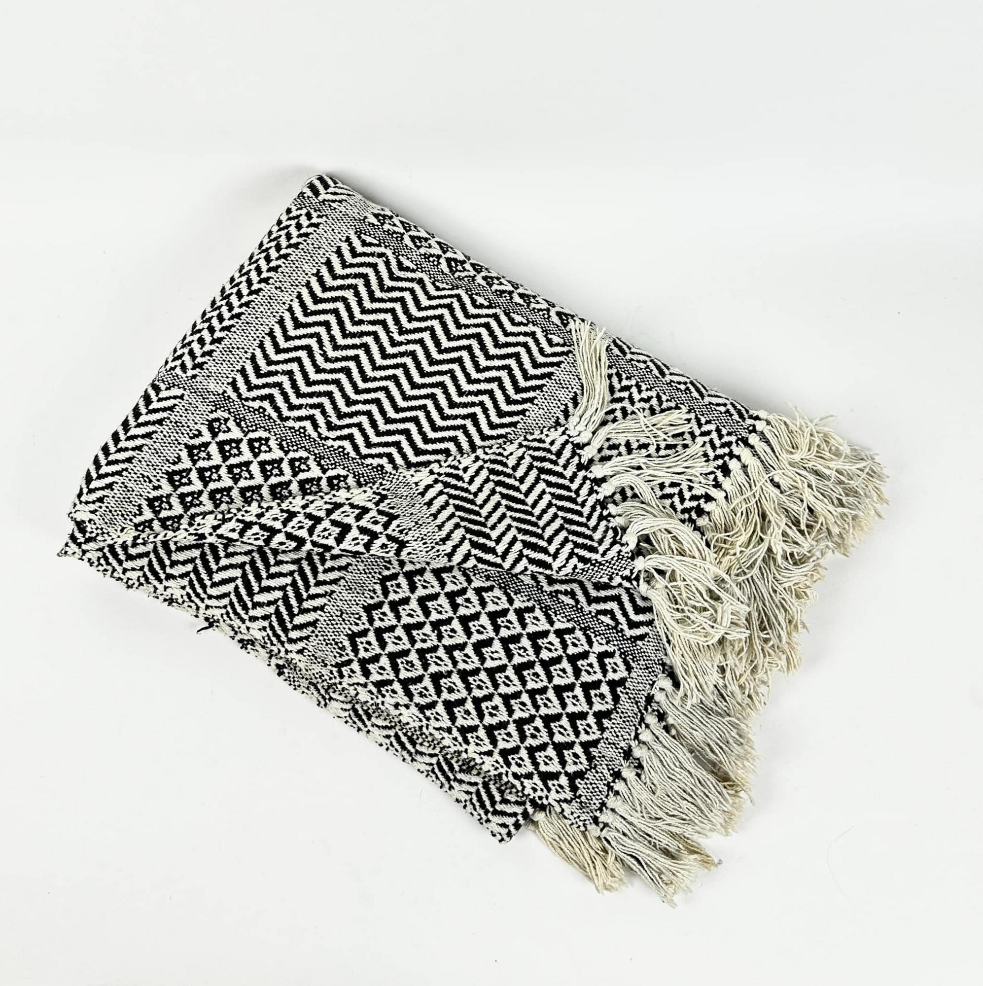 Плед жакард геометричний орнамент бавовна чорно-білий біліі китиці WR-071