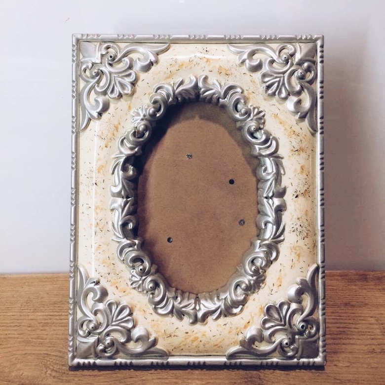 Фоторамка з декором для овального фото AR-164