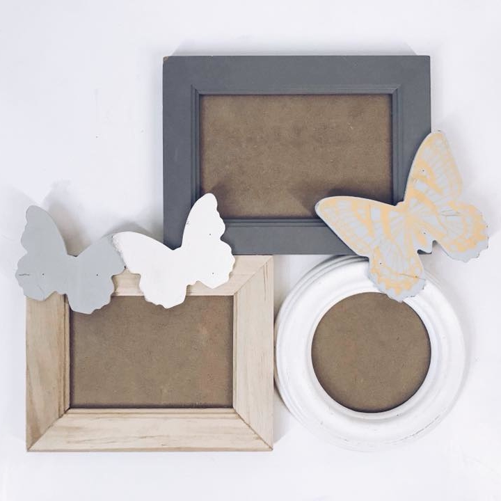 Композиція з фоторамок різної форми беж/сірий метелики 3 AR-313