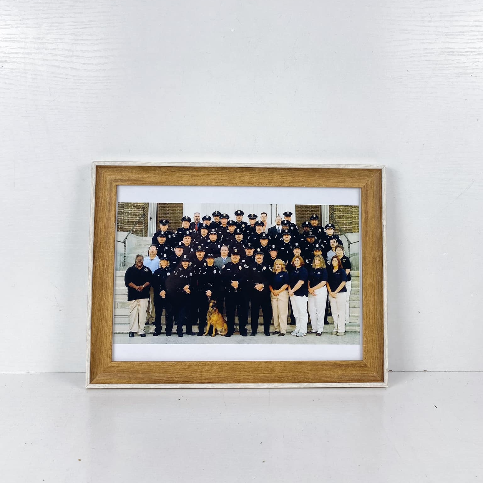 Групове фото ч/б вінтаж в дерев'яній рамкі AR-321