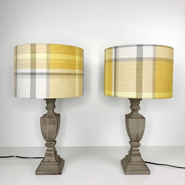 Лампа настільна абажур жовтий в клітинку LT-139