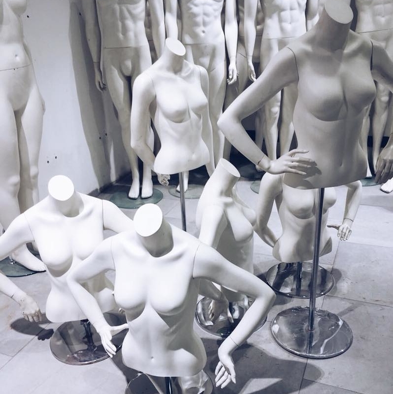 Манекен жіночий білий торс на підставці