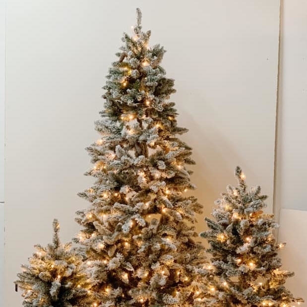 Ялинка 1 засніжена з LED-лампочками