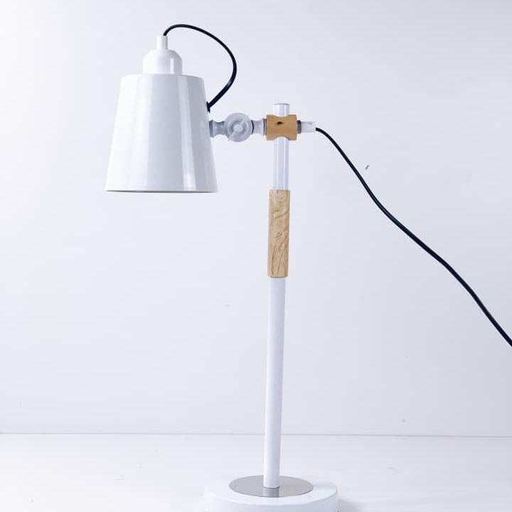 Лампа настільна біла/дерево на штативі LT-146
