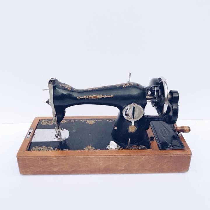 Швейна машинка ручна вінтаж