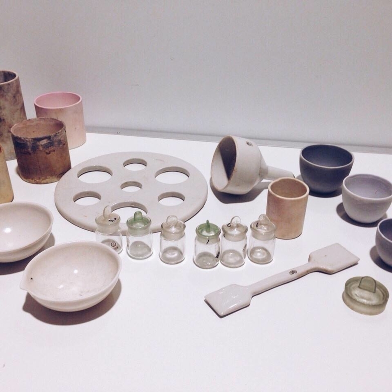 Хімічний посуд різний порцеляна/скло