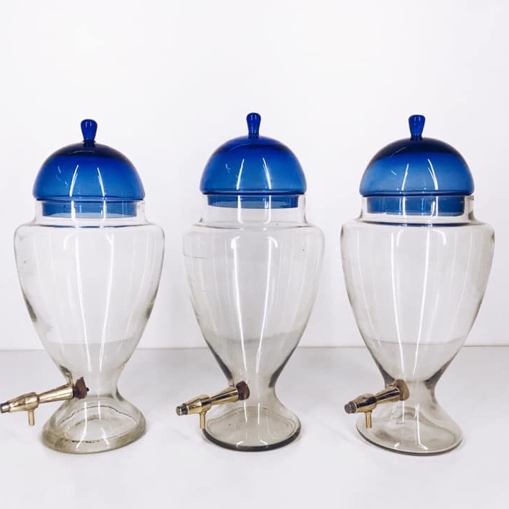 Ємності з синіми кришками та дозатором для парфумів пластик