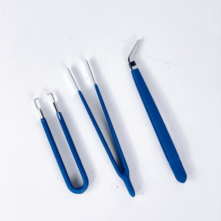 Пінцети лабораторні з синімі ручками