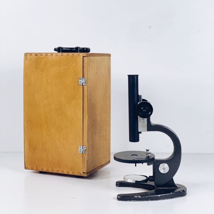 Мікроскоп у ящику вінтаж LA-002