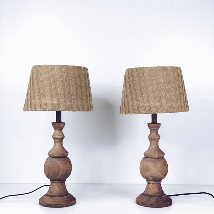 Лампа настільна база фігурна дерево абажур трикотаж коричневий LT-151