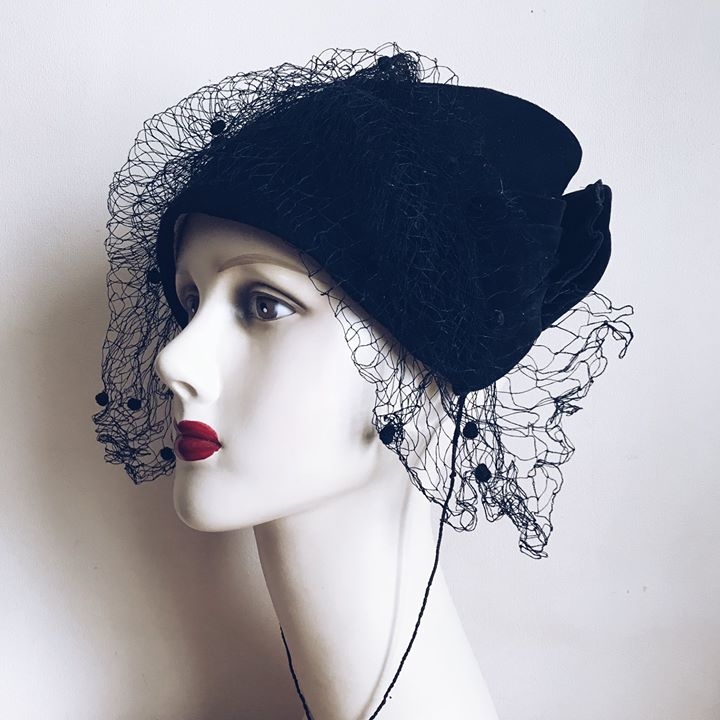 Капелюшок вінтаж чорний оксамит/вуаль