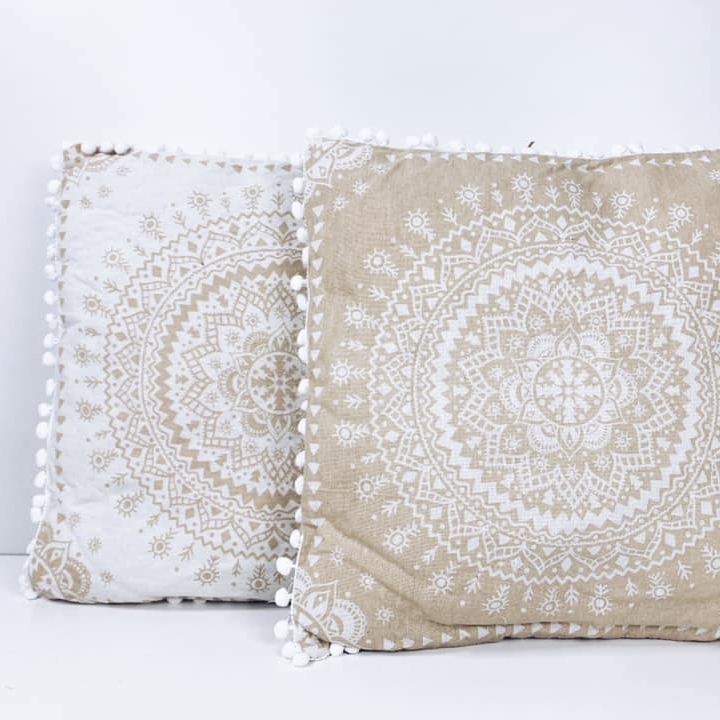 Подушка декоративна беж/білий принт PW-307