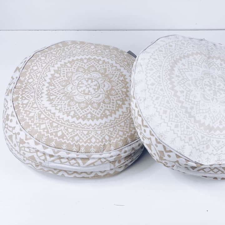 Подушка-пуф декоративна кругла білий/беж принт PW-308