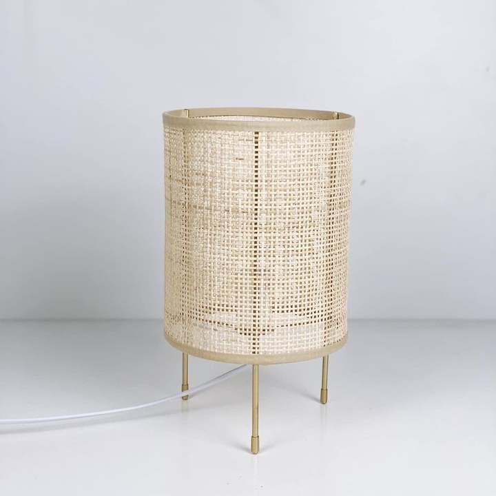 Лампа настільна на ніжках ротангова сітка LT-180