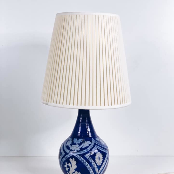 Лампа настільна вінтаж база синя кераміка абажур молочний драпірований LT-164