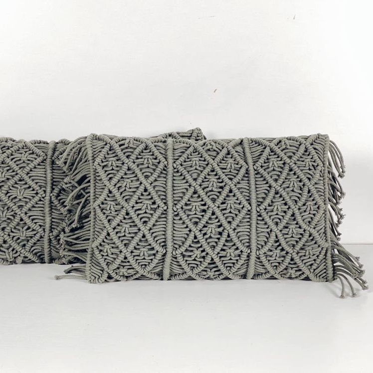 Подушка декоративна макраме сіро-зелений PW-330