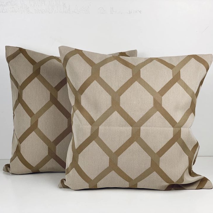 Подушка декоративна атлас жакард ромби беж PW-324