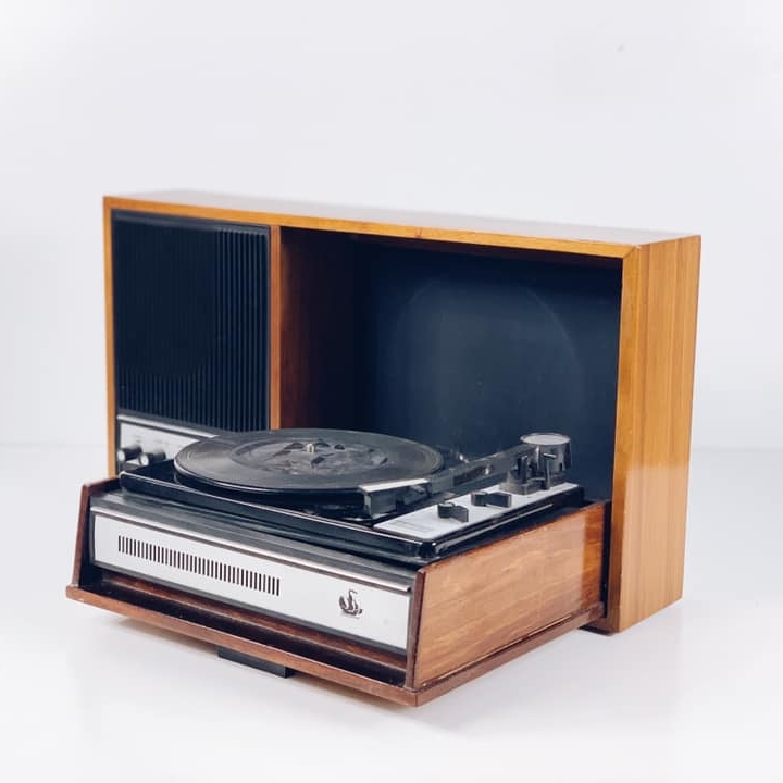 Програвач вінилу з колонкою настінний вінтаж AU-035