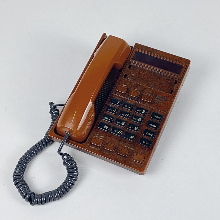 Телефон кнопковий коричневий PH-017