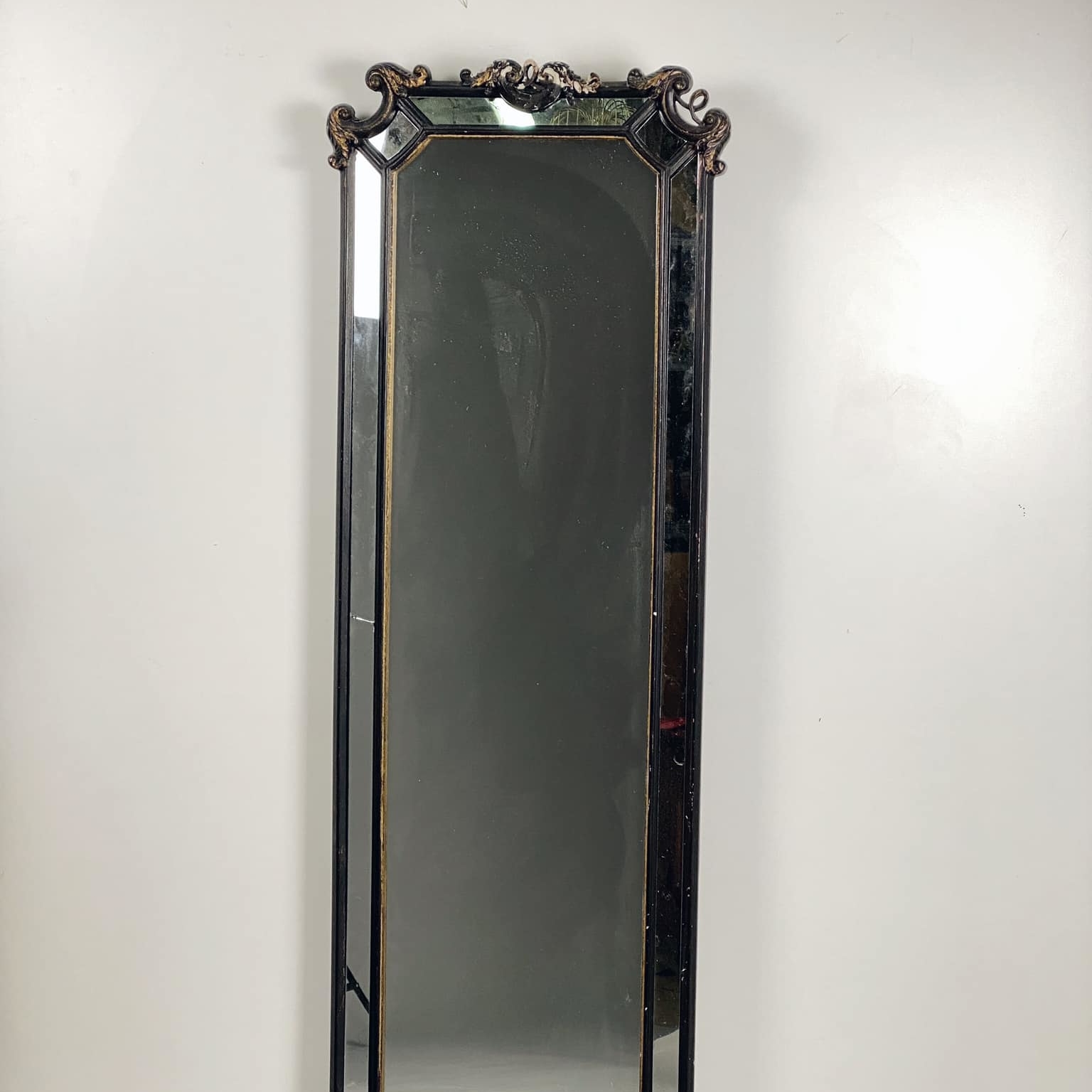 Дзеркало підлогове рама чорна з різбленням MR-025