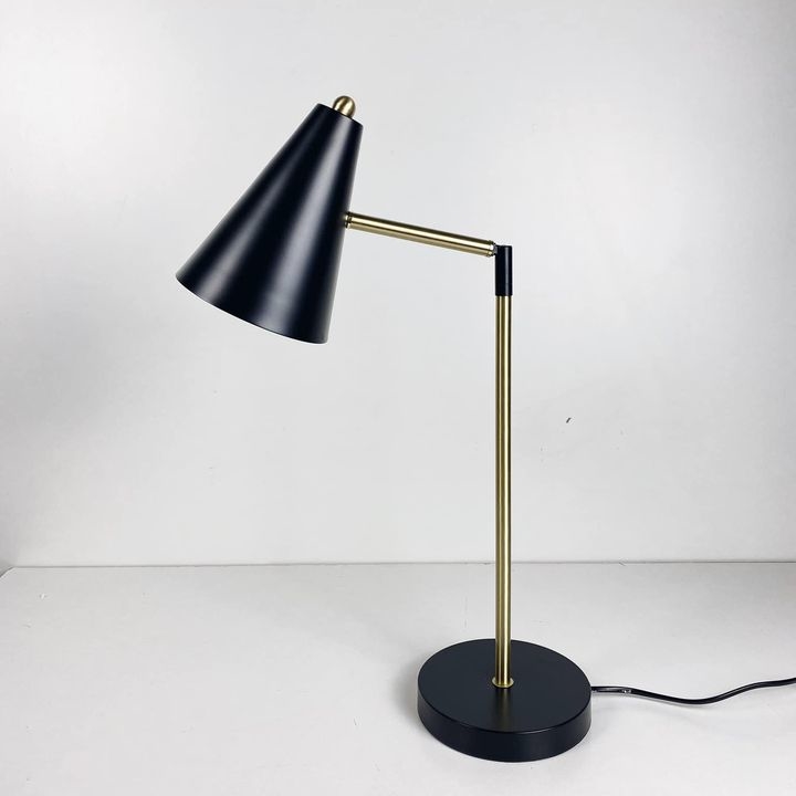 Лампа настільна з регульованим кутом нахилу метал чорний/золото LT-192