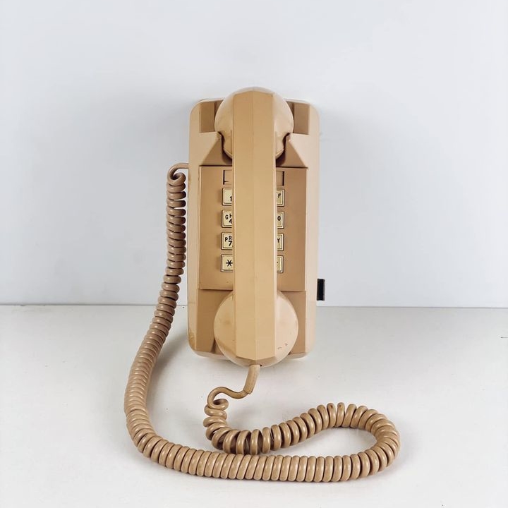 Телефон настінний кнопковий вінтаж беж PH-047