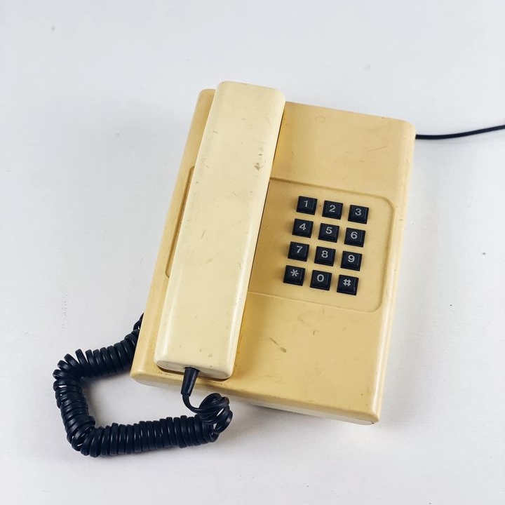 Телефон кнопковий вінтаж світло-жовтий PH-070