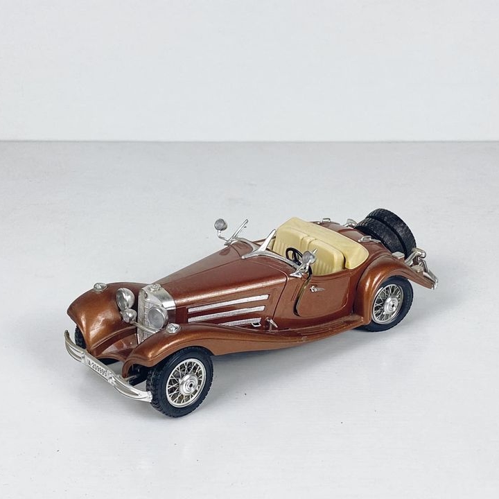 Іграшковий автомобіль ретро коричневий