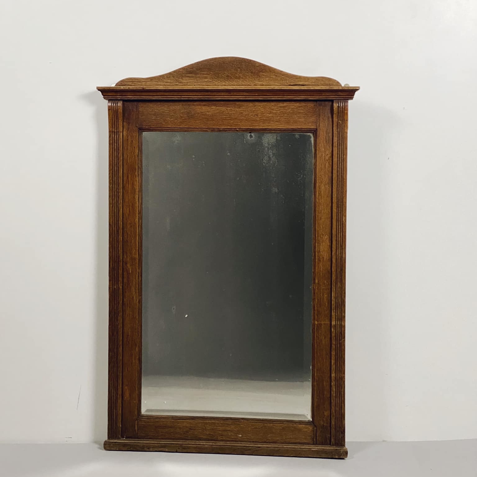 Дзеркало настінне в дерев'яній рамі вінтаж MR-016