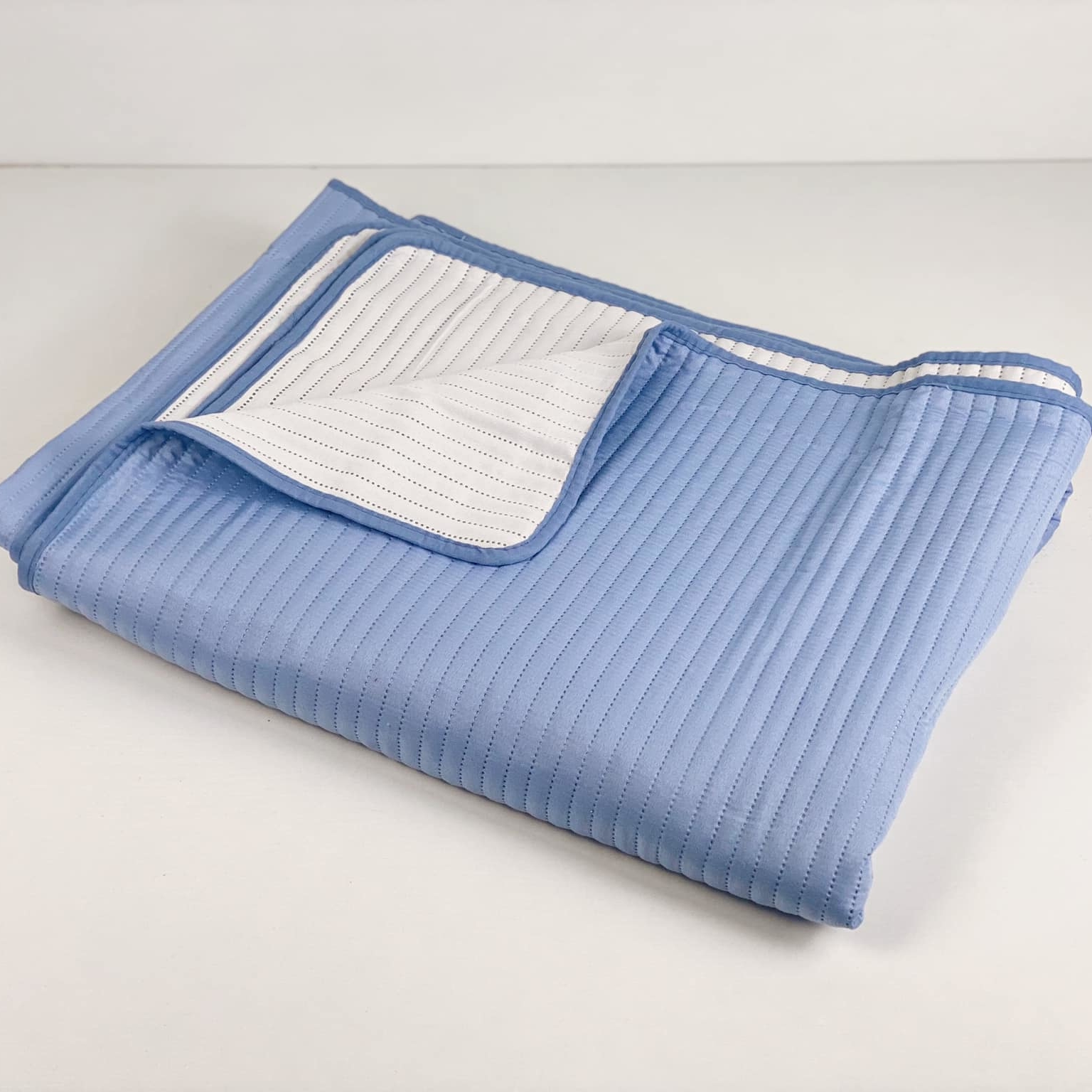 Покривало стьобане блакитне WR-079