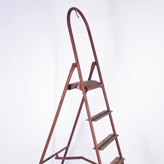 Драбина-стрім'янка метал червоний
