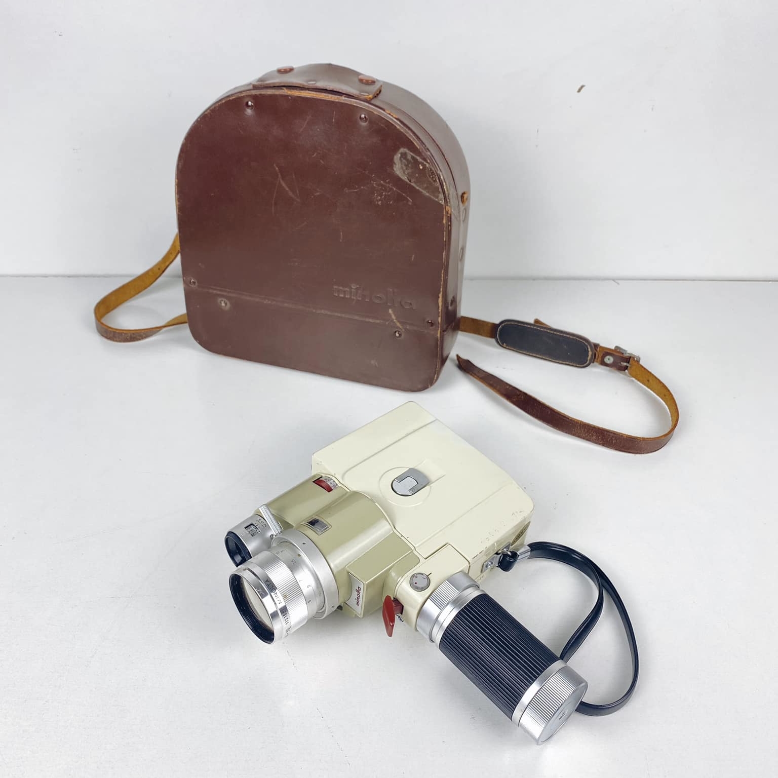 Кінокамера вінтаж з кофром