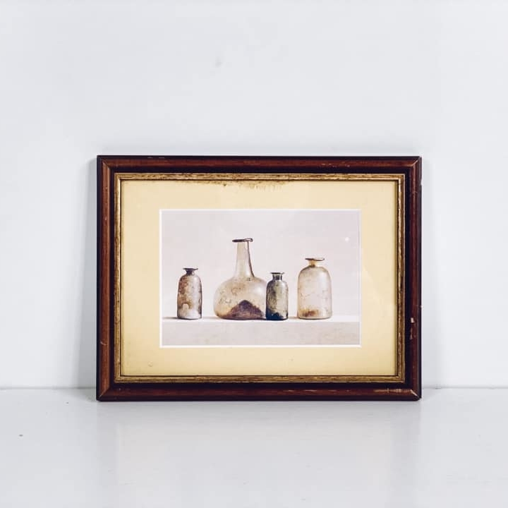 Натюрморт з пляшками у рамкі з паспарту AR-479