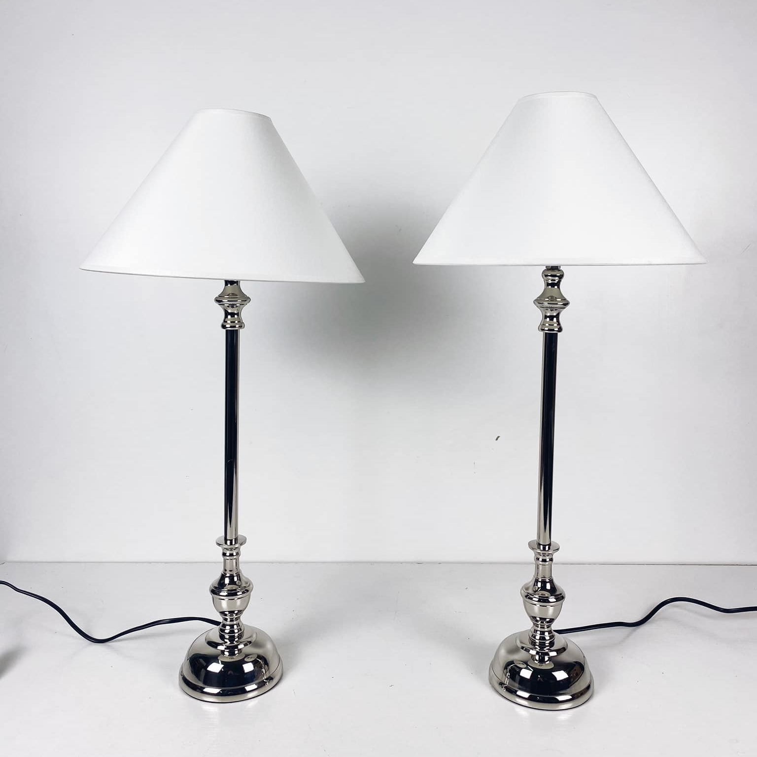 Лампа настільна класика база хром білий абажур LT-201