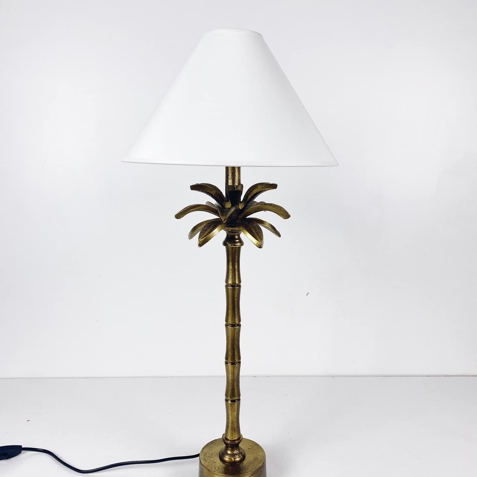 Лампа настільна база пальма золото абажур білий LT-203