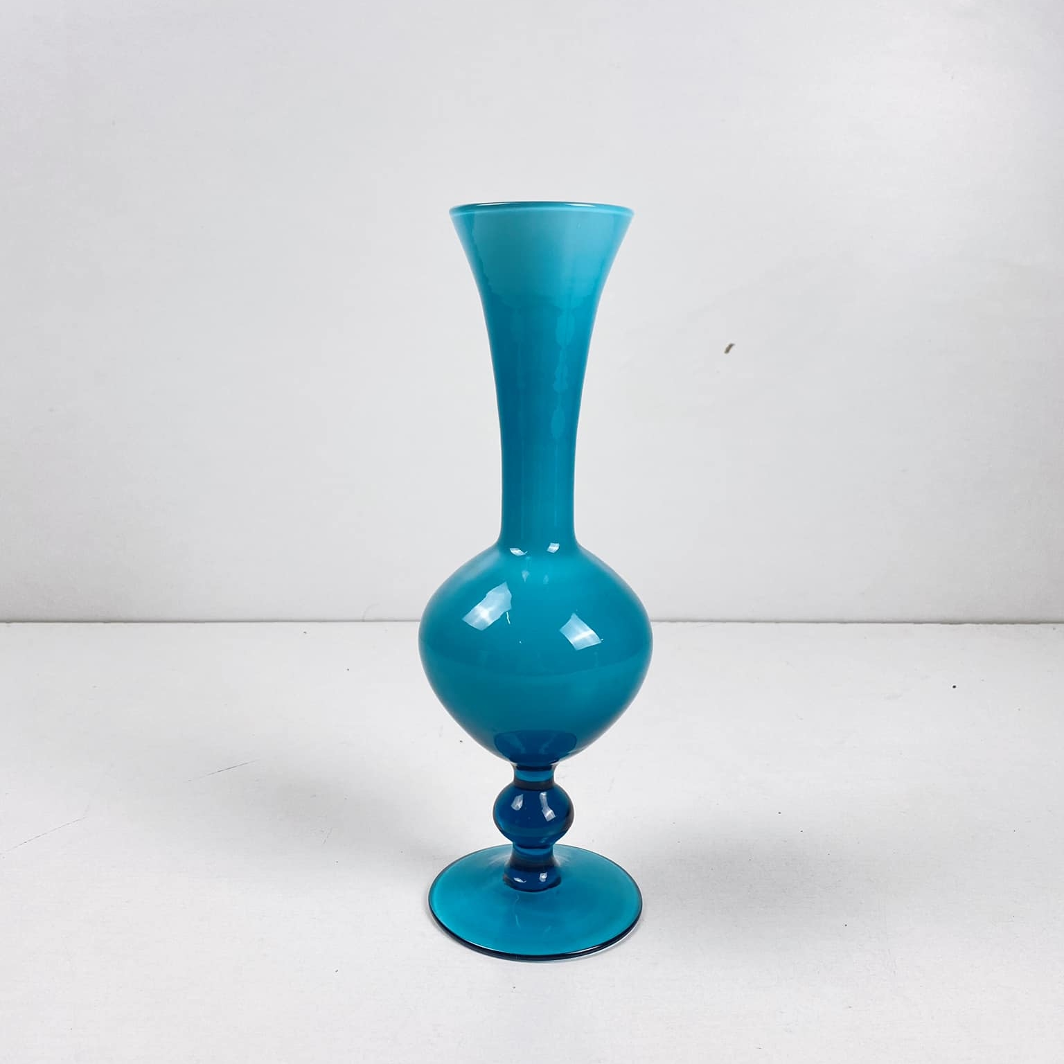 Ваза на ніжці блакитне непрозоре скло вінтаж VA-335