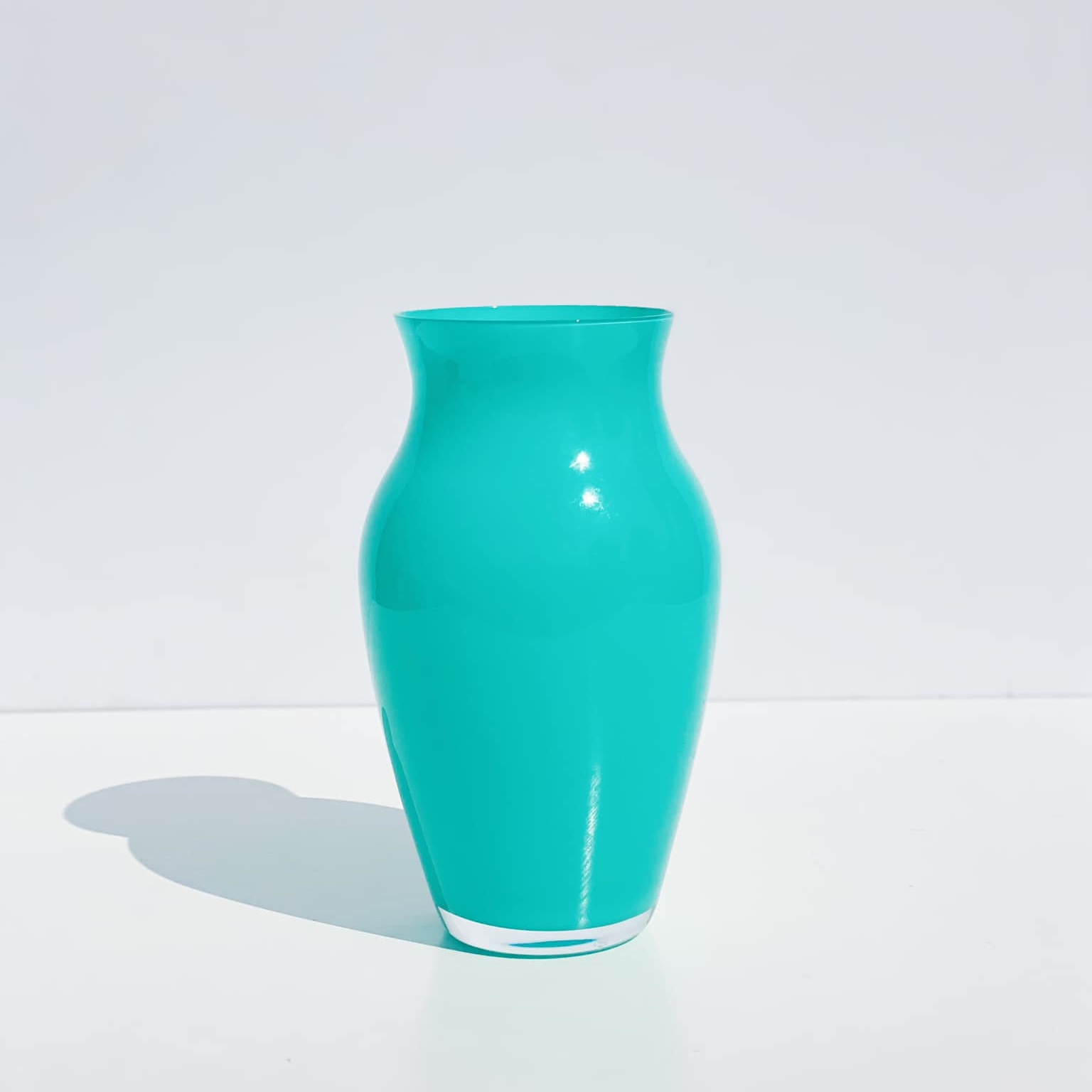 Ваза яскраво-блакитна непрозоре скло VA-345